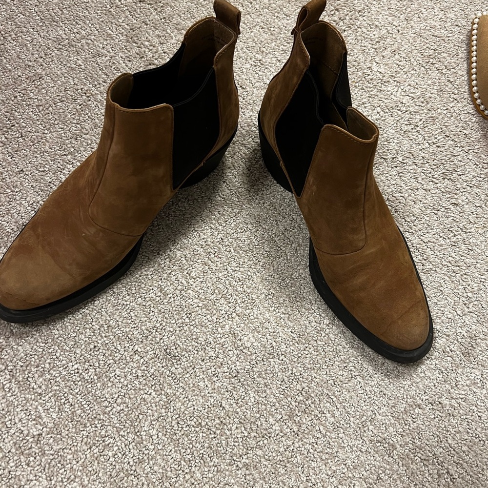 Women’s Brown Chelsea Boots